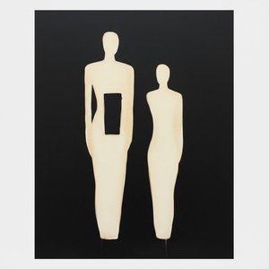 Monolithische Silhouetten in Creme und Leere: Eine singuläre Studie melancholischer Harmonie