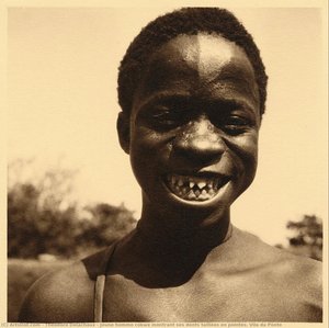Jeune Homme Cokwe Montrant Ses Dents Taillées En Pointes. Vila Da Ponte — Théodore Delachaux