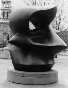 Large Spindle Piece — Henry Moore