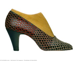 Prototipo Di Décolleté. — Salvatore Ferragamo, Baroque
