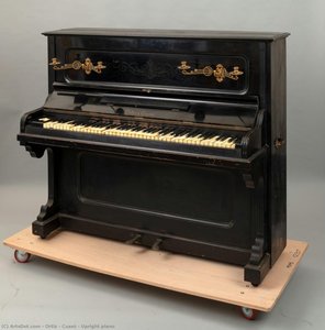 Upright Piano — Ortiz & Cussó, Contemporary Realism