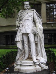 Kaiser Wilhelm I — Gustav Heinrich Eberlein, Neoclassicism