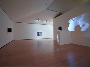 Ikaraundi-eqdalos (head Kneeling Against The Wall)\n\n- General View — Iñaki Garmendia Larrea, Contemporary Art