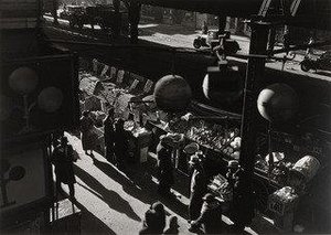 Street Market — Aaron Siskind, Social Documentary Photography