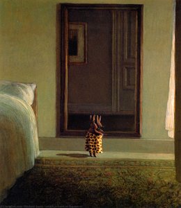 rabbit in front of the mirror