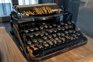 Incendiary Discourse — Glenda León