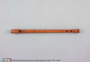 Tabor pipe (three-hole pipe) front