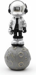 Silver Astronaut Sculpture – Modern Resin Art Piece, Modern & Minimalist