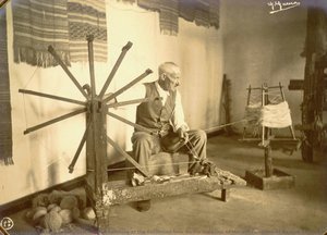 Man spinning at the Exhibition held on the occasion of the 5th Congress of Basque Studies in Bergara in 1930, dedicated to Popular Art.