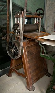 Laminatoio Per Pasta (pastificio Imola) — Niccolò Da Bologna