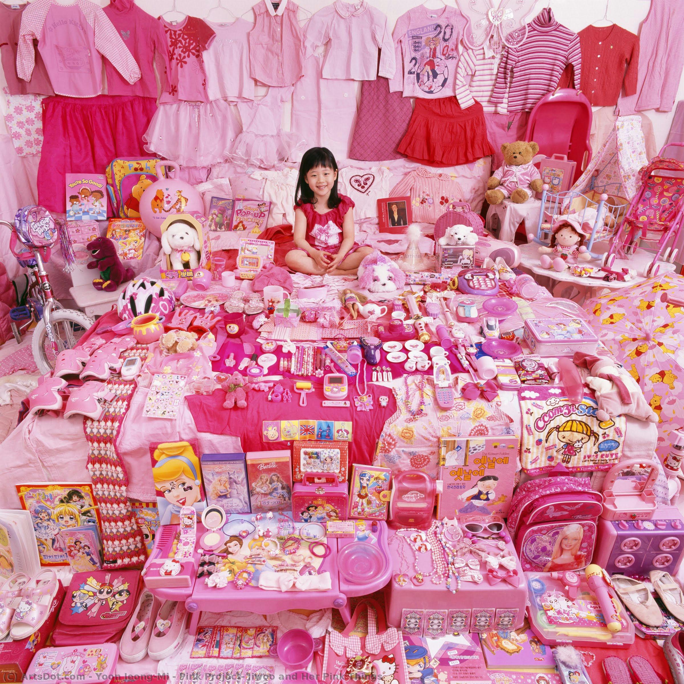 Pink Project: Jiwoo And Her Pink Things — Yoon Jeong-mi