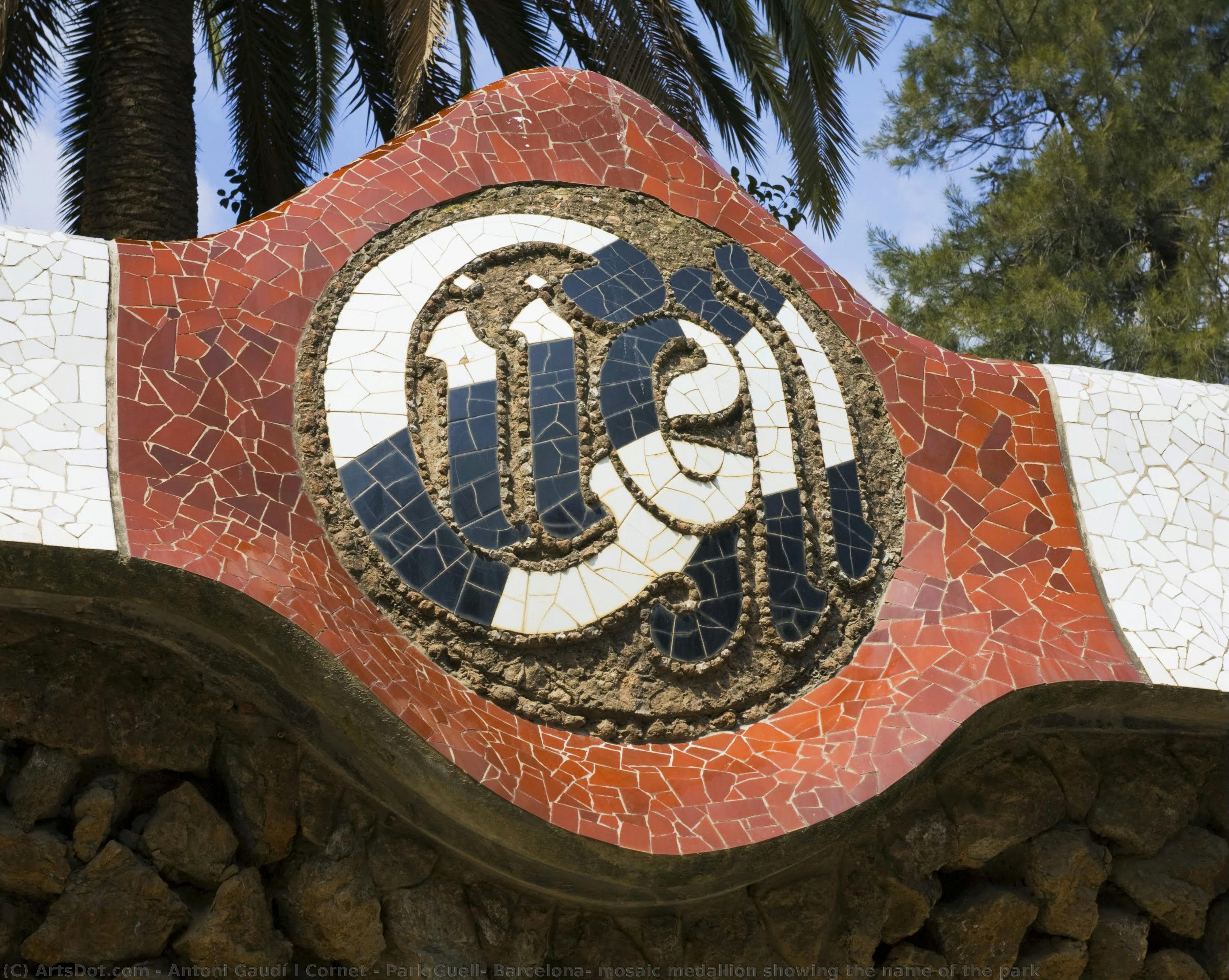 Park Güell, Barcelona: Mosaik-medaillon Mit Dem Namen Des Parks — Antoni Gaudí I Cornet