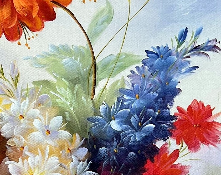 Romantic Floral Arrangement in Vibrant Tones - detail