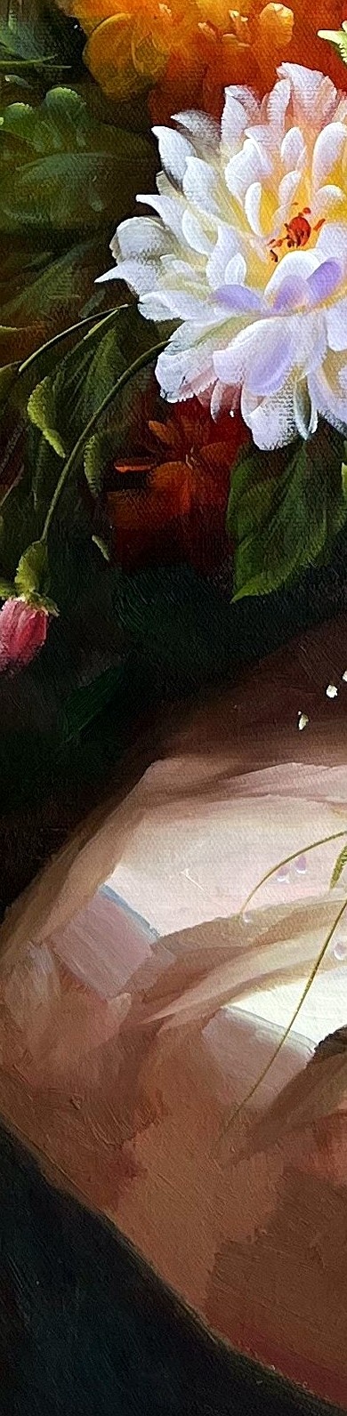 Romantic Floral Arrangement in Vibrant Tones - detail