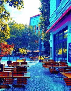 Electric Cobalt Veranda: A Technicolor Mirage — Jacques Villedieu