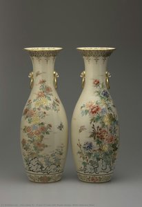 A Pair Of Vase With Flower Design, White Satsuma Ware — Chin Jukan Xv
