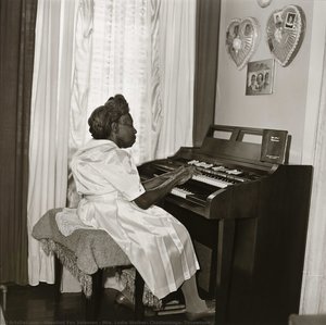 Mrs. Ludie Walker, Chattanooga, Tennessee — Rosalind Fox Solomon
