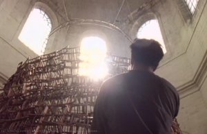 Le Passage Des Chaises — Tadashi Kawamata