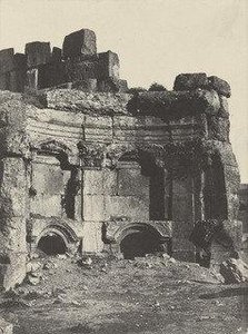 Baalbeck, Hémicycle, de L'enceinte des Temples du Soleil et de Jupiter