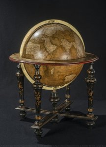 Globe Terrestre Rediguée Astronomiquement Et Ou Se Trouvent Les Trois Voyage Du Capit. Cook, Ses Decouvertes Depuis Le Mois D’avril 1768 Jusqu’an 14 Fév. 1779 Époque De Sa Mort À L’ille D‘owhyhee, La Route Et Le Retour De Ses Deux Vaiseaux Depuis La .... — Charles François Delamarche, Neoclassical