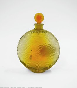Worth - 6 Vers Le Jour Scent Bottle — René Jules Lalique