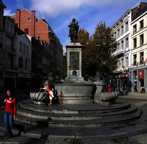 Belgium), Vinâve d'Ile, Fountain with the Virgin by Jean Del Cour