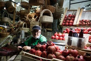 Pomegranate — London News Agency Photos, Ltd