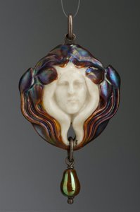 Pendant (crocus) — Lajos Mack, Sándor Apáti Abt