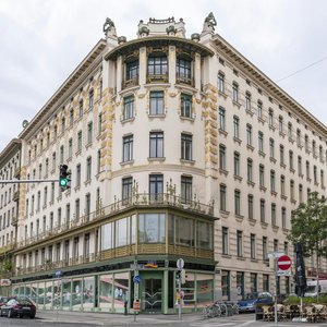 Medallion House In Vienna, Austria — Otto Koloman Wagner, Vienna Secession