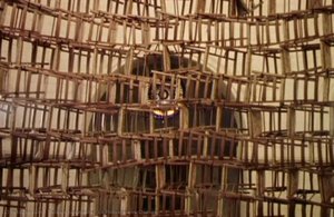 Le Passage Des Chaises — Tadashi Kawamata