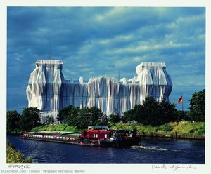Wrapped Reichstag (berlin) — Christo
