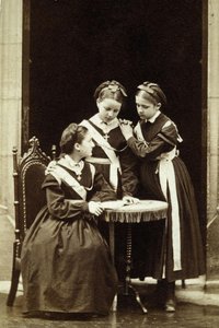 Edith Louis, Mary (?) Monge And Marie-louise Pasteur, On The Right, In Uniform Of Les Oiseaux Convent. — Maison V. Plumier / Heir Tony Rouge