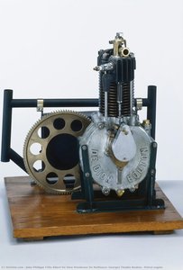 Petrol Engine — Jules Philippe Félix Albert De Dion Wandonne De Malfiance, Georges Thadée Bouton