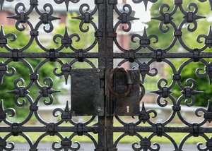 Center Entrance Gate