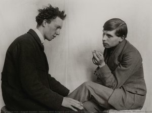 Bohème Willi Bongard Und Gottfried Brockmann Aus Dem Film: Fliegende Händler (menschen Des 20. Jahrhunderts. Gruppe Vi Die Großstadt. Aus Der Mappe: Typen Und Gestalten Der Großstadt) — August Sander