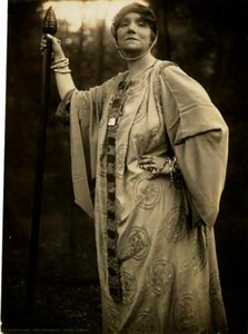Yvette Guilbert — Alice Boughton