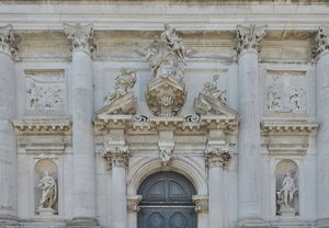 Dettaglio Della Facciata Della Chiesa Di San Stae A Venezia