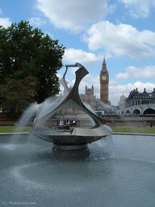 Fountain At Guy's And St Thomas's Hospital — Naum Gabo