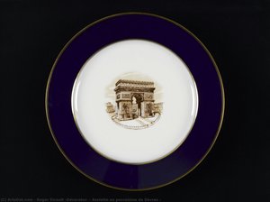 Assiette En Porcelaine De Sèvres — Roger Sivault (décorator)
