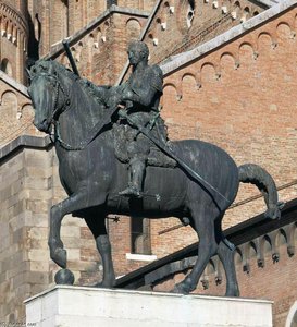 Equestrian Statue Of Gattamelata (8) — Donatello