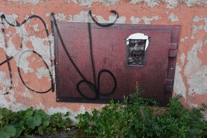 King Baby, Norway, Polish Grate 1 — Dan Witz
