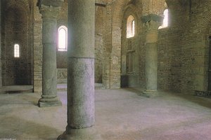 Interno Della Chiesa Dei Santi Pietro E Paolo Di Casalvecchio