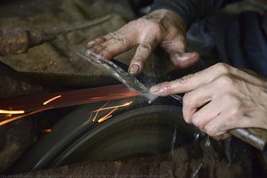 Grinding, Knife Forging Of Tottori Prefecture — Otsuka Yoshifumi