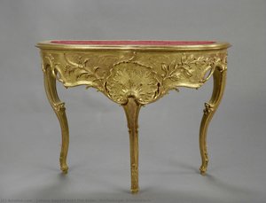 Dreibeiniger Schreibtisch — Johann August Nahl The Elder