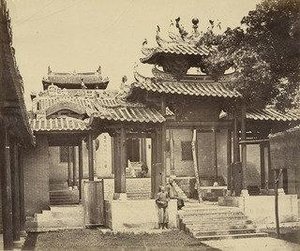 Entrance Of The Five Genii Temple, Canton — Felice Beato