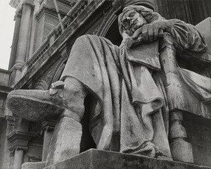In Front Of La Comedie Française, Paris — Lisette Model