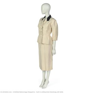 Suit In Unbleached Shantung Silk Faille — Cristóbal Balenciaga Eizaguirre, Avant-garde Modernism