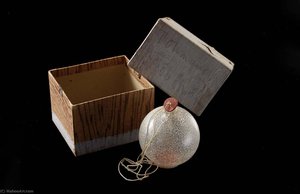 Untitled (boule De Neige Pour Tamara Toumanova) — Joseph Cornell