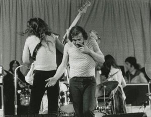 Joe Cocker (touches nose)