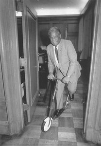 Mayor Washington Riding A Scooter — Michelle V. Agins For Chicago Sun-times
